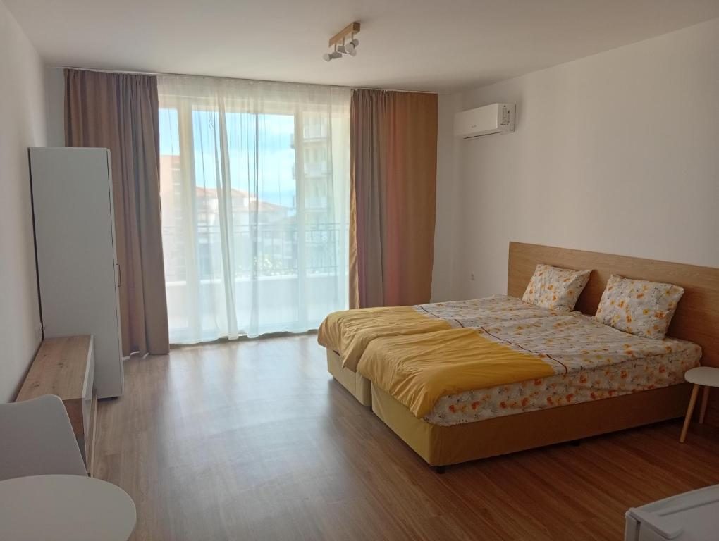 Double bedroom with balcony doors