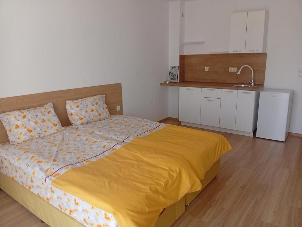 Bedroom with double bed
